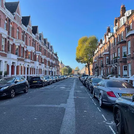 1 Bedroom Apartment In The Heart Of West London